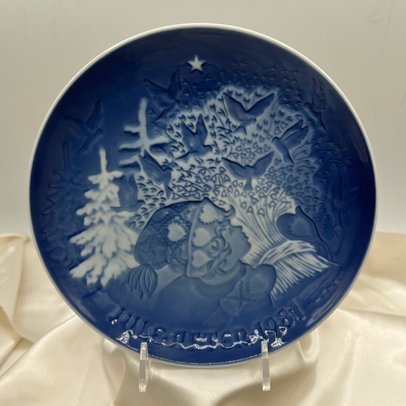 Bing and Grondahl 1981 Christmas Plate - Picture 1 of 4